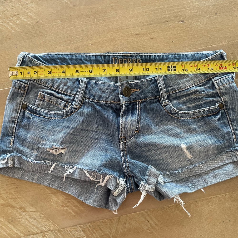 Destroyed Denim shorts - Picture 6 of 6